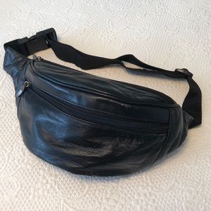 Vintage: leather fanny pack!